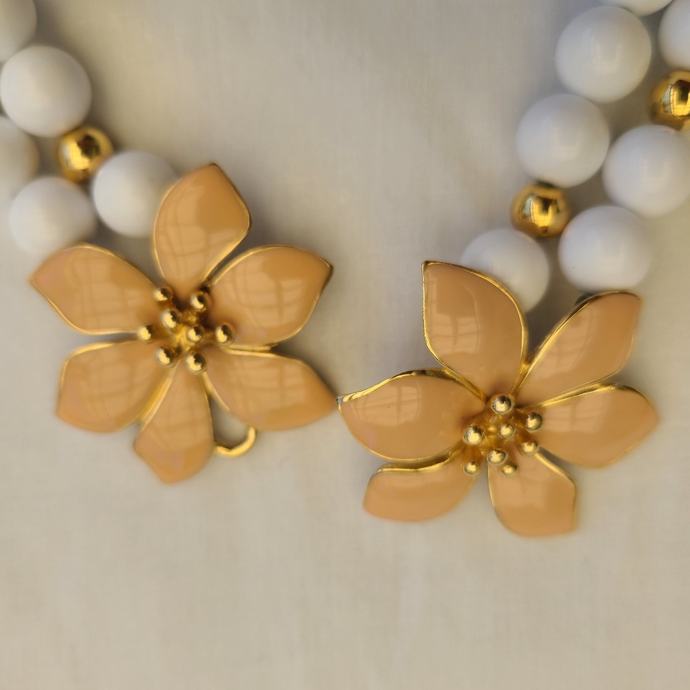 White & gold bead necklace with 2 peach enamel flowers with gold colored backing - Picture 4 of 9